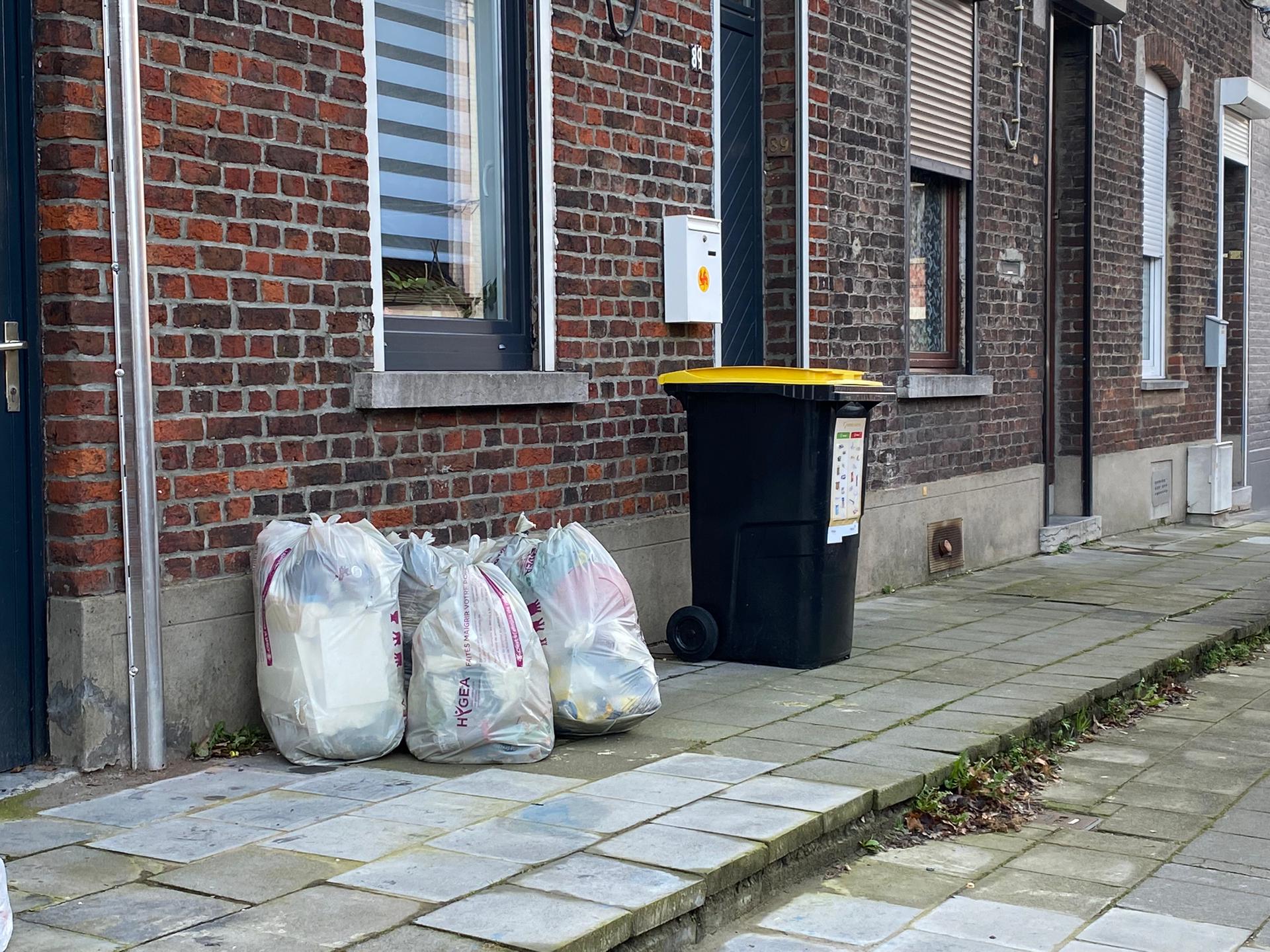 Nouveau système de collecte des déchets à Mons: Georges-Louis Bouchez réclame une consultation citoyenne